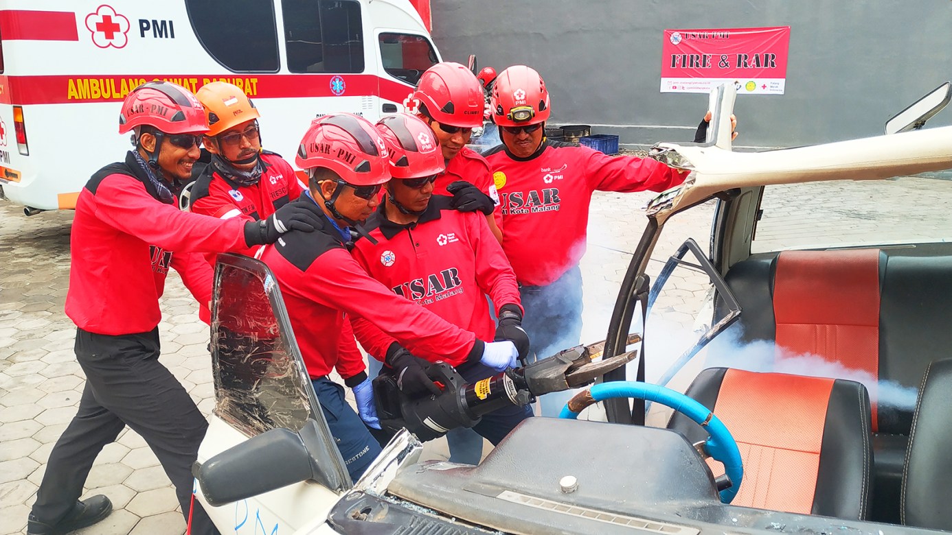 first aid accident kecelakaan diklat PMI PMR KSR relawan balige korps Red Cross Indonesia website