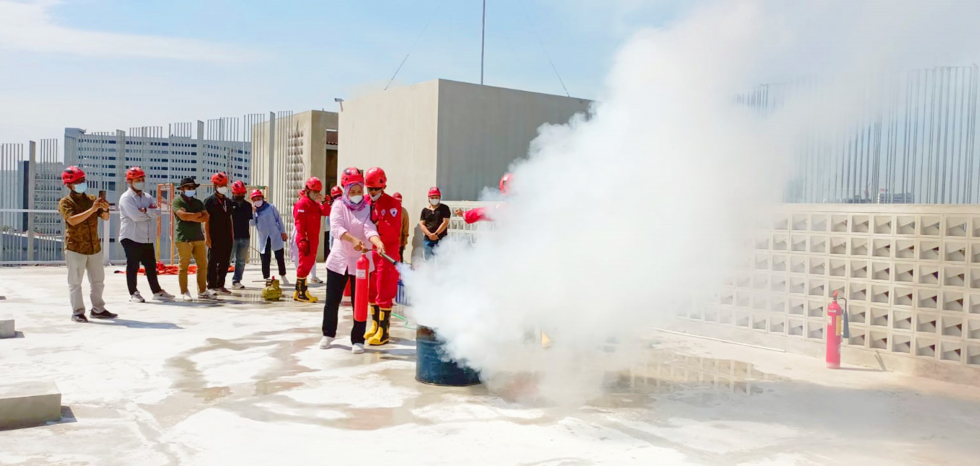 first aid fire training pelatihan kebakaran diklat PMI PMR KSR relawan balige korps Red Cross Indonesia website