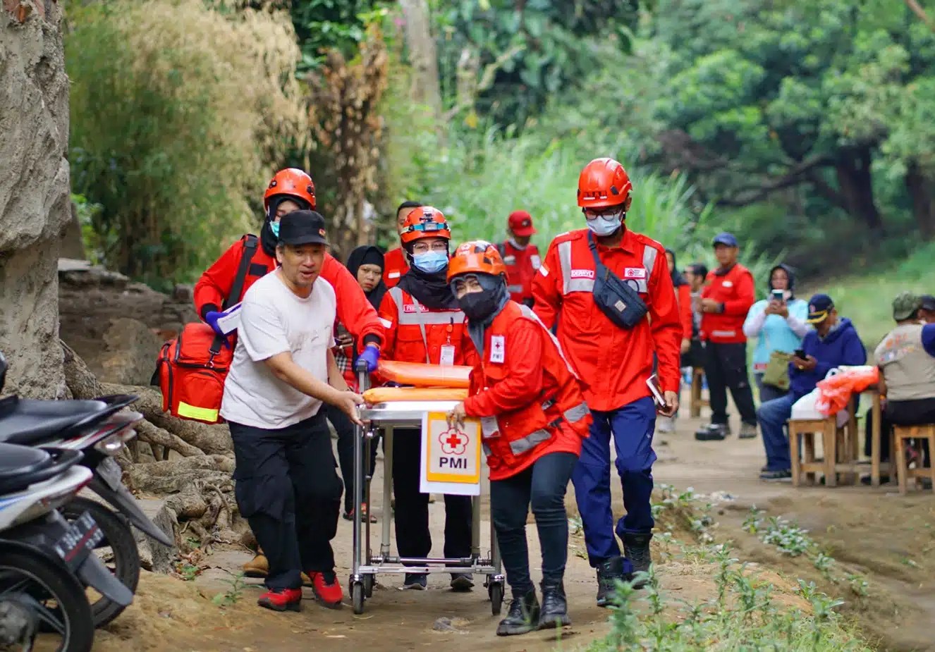 first-aid-diklat-PMI-PMR-KSR-relawan-pertolongan-bencana-balige-korps-Red-Cross-Indonesia-website-by-WINSON-MEDIA-TEKNOLOGI-WEBCLOUDHOSTER-jasawebbalige-.com-baliwebservices.com